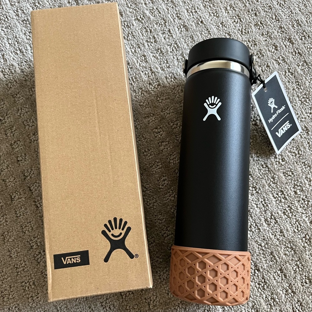 NEW in box Limited Edition Vans Hydroflask 24 oz. Bottle